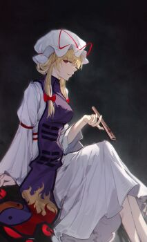 1girl arm_support black_background blonde_hair bow breasts commentary dress feet_out_of_frame flame_print folding_fan hair_bow hand_fan hat hat_ribbon highres holding holding_fan light_smile long_dress long_sleeves looking_at_viewer looking_to_the_side medium_breasts mob_cap purple_tabard red_bow red_eyes red_ribbon ribbon s0gno sidelocks sideways_glance sitting solo tabard touhou trigram white_dress white_hat yakumo_yukari yin_yang yin_yang_print