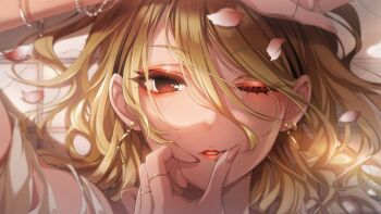 1girl blonde_hair brown_hair dark-skinned_female dark_skin earrings game_cg idolmaster idolmaster_shiny_colors idolmaster_shiny_colors_song_for_prism izumi_mei jewelry multicolored_hair official_art one_eye_closed petals red_eyes solo