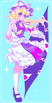 1girl :3 absurdres black_shoes blonde_hair blue_background blush bow commentary dress fingernails floating_hair folded_fan folding_fan frilled_hat frilled_sleeves frills full_body gap_(touhou) hair_bow hand_fan hat highres holding holding_fan kneehighs layered_dress long_hair looking_at_viewer mary_janes mob_cap nail_polish outstretched_arm purple_eyes purple_nails purple_tabard red_bow reimu_is shoes smile socks solo sparkle symbol-only_commentary tabard touhou very_long_hair white_dress white_hat white_socks wide_sleeves yakumo_yukari