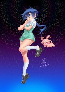1boy 1other 2024 androgynous bare_legs blue_eyes blue_hair curvy dated full_body green_shorts grim_(dai_nana_oji) highres honeycomb_(pattern) honeycomb_background leg_up lips lloyd_de_saloum loafers low_ponytail micro_shorts po-ju ponytail shiny_skin shoes shorts shota solo standing tensei_shitara_dai_nana_oji_datta_no_de:_kimama_ni_majutsu_o_kiwamemasu trap wide_hips
