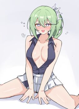 1girl ? absurdres between_legs black_panties blush breasts bright_pupils collarbone collared_shirt commentary_request green_hair grey_background grey_shirt hair_between_eyes hand_between_legs highres korean_commentary large_breasts long_bangs looking_at_viewer maksagwa medium_hair microskirt multicolored_eyes no_bra open_mouth panties panty_peek partially_unbuttoned pleated_skirt shadow shirt shirt_tucked_in side_ponytail sitting skirt smile solo speech_bubble spoken_question_mark spread_legs stellive straight-on sweat two-tone_eyes underwear virtual_youtuber white_pupils white_skirt wing_collar yuzuha_riko