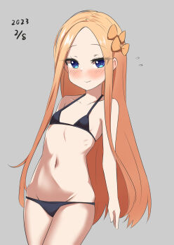 1girl abigail_williams_(fate) bare_arms bare_shoulders bikini black_bikini blonde_hair blush bow cowboy_shot dated fate/grand_order fate_(series) flat_chest grey_background groin hair_bow highres loli long_hair mz_(ltge3238) navel orange_bow parted_bangs simple_background smile solo stomach swimsuit