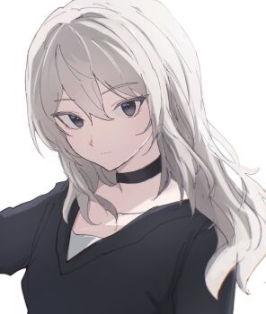 1girl black_choker black_eyes black_sweater choker closed_mouth commentary girls_band_cry grey_hair hair_between_eyes kawaragi_momoka long_hair multicolored_hair n_nai_nai_n roots_(hair) simple_background solo sweater upper_body white_background