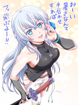1girl :d artist_name asymmetrical_legwear bare_shoulders beads black_shirt blue_eyes bob_cut breasts bridal_gauntlets commentary_request crossed_bangs double-parted_bangs eiyuu_densetsu floating_hair gradient_background hair_between_eyes half_updo holding holding_sword holding_weapon kai_no_kiseki katana kuro_no_kiseki_(series) large_breasts long_hair looking_at_viewer midriff_peek navel open_hand open_mouth pants prayer_beads rope shimenawa shirt shizuna_rem_misurugi simple_background sleeveless sleeveless_shirt smile solo sword sword_tassel tassel translation_request upper_body weapon weapon_tassel whispering white_hair white_pants xiacheng_tatsuya yellow_background
