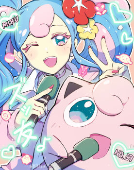1girl 1other aqua_hair astrayin blush fairy_miku_(project_voltage) flower gen_1_pokemon green_eyes hair_flower hair_ornament hatsune_miku highres holding holding_microphone jacket jigglypuff looking_at_viewer microphone nintendo official_alternate_costume official_alternate_hairstyle one_eye_closed open_mouth pink_hair pink_jacket pokemon pokemon_(creature) project_voltage red_flower red_nails shirt smile vocaloid white_shirt yellow_flower