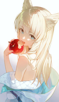 Rule 34 | 1girl, absurdres, alohayuja, apple, arknights, arknights: endfield, bare back, bare shoulders, blonde hair, blue eyes, commentary, eating, food, fruit, grey background, highres, holding, holding food, holding fruit, hood, hooded jacket, jacket, korean commentary, long hair, looking at viewer, off shoulder, perlica (arknights), solo, turning head, white background, white jacket