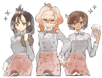 3girls :3 ahoge apron black_bow black_bowtie black_hair blonde_hair bow bowtie chamopichamo colored_tips cosplay cup dark-skinned_female dark_skin disposable_coffee_cup disposable_cup emma_(pokemon) gradient_hair griselle_(pokemon) griselle_(pokemon)_(cosplay) hand_on_own_hip hand_up highres holding holding_tray lida_(pokemon) long_hair multicolored_hair multiple_girls nintendo orange_hair pokemon pokemon_legends:_z-a print_apron purple_eyes red_apron short_hair smile topknot tray two-tone_hair waist_apron white-framed_eyewear wispy_bangs