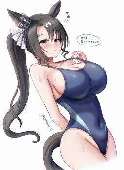 1girl absurdres animal_ears black_hair blue_one-piece_swimsuit blush breasts cleavage closed_mouth clothes_pull collarbone commentary_request competition_swimsuit covered_navel cowboy_shot ear_ornament green_eyes hair_between_eyes highleg highleg_one-piece_swimsuit highres horse_ears horse_girl horse_tail large_breasts lio_(maguri) long_hair looking_at_viewer one-piece_swimsuit one-piece_swimsuit_pull pulling_own_clothes satono_crown_(umamusume) side_ponytail simple_background smile solo speech_bubble swimsuit tail thighs translation_request umamusume white_background