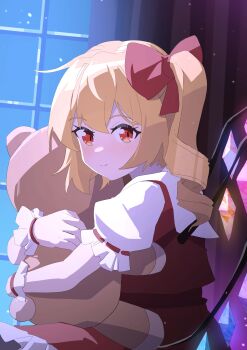 1girl absurdres blonde_hair bow chinese_commentary closed_mouth commentary_request crystal crystal_wings curtains flandre_scarlet hair_bow highres hugging_doll hugging_object looking_at_viewer multicolored_wings one_side_up puffy_short_sleeves puffy_sleeves red_bow red_eyes red_skirt red_vest sdftehn short_sleeves skirt skirt_set smile solo stuffed_animal stuffed_toy teddy_bear touhou vest window wings wrist_cuffs
