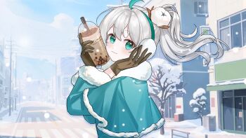 Rule 34 | 1girl, aqua eyes, blue sky, blush, brown gloves, bubble tea, building, capelet, cloak, closed mouth, cloud, cloudy sky, commentary request, cup, day, disposable cup, drinking straw, earmuffs, fur trim, gloves, green eyes, grey hair, highres, holding, holding cup, long hair, long sleeves, looking at viewer, milk tea, outdoors, ponytail, quanmian shidai, side ponytail, sky, smile, snow, solo, tree, wen xiaomian, wenxiaomian family, white hair, winter