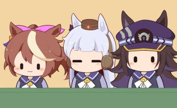 3girls :3 animal_ears black_hair black_shirt blush_stickers bow brown_background brown_hair brown_hat chibi closed_mouth commentary_request ear_bow ear_covers ears_through_headwear fenomeno_(umamusume) gold_ship_(umamusume) gomashio_(goma_feet) grey_hair hair_ribbon hat horse_ears long_hair mini_hat multicolored_hair multiple_girls peaked_cap pink_ribbon ponytail purple_bow purple_hair purple_hat ribbon school_uniform shirt simple_background solid_oval_eyes streaked_hair tokai_teio_(umamusume) tracen_school_uniform two-tone_hair umamusume upper_body white_bow white_hair