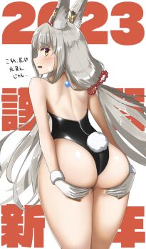 1girl animal_ear_fluff animal_ears ass ass_support back black_leotard blue_gem blush cat_ears cat_girl commentary_request fake_tail fang gem gloves grey_hair highres leaning_forward leotard long_hair looking_at_viewer looking_back median_furrow monoi_daru nia_(blade)_(xenoblade) nia_(xenoblade) open_mouth playboy_bunny rabbit_tail skin_fang solo standing tail translation_request very_long_hair white_background white_gloves xenoblade_chronicles_(series) xenoblade_chronicles_2 yellow_eyes