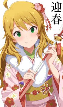 1girl ahoge alternate_costume arrow_(projectile) baji_toufuu_(bajitohfu) blonde_hair blush commentary floral_print floral_print_kimono green_eyes hair_ornament hamaya highres holding hoshii_miki idolmaster idolmaster_(classic) japanese_clothes kimono long_hair looking_at_viewer new_year pink_kimono print_kimono simple_background smile solo translation_request upper_body white_background