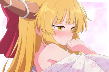 1girl alternate_costume blonde_hair blush bow brown_horns cato_(monocatienus) closed_mouth commentary_request embarrassed floral_print hair_bow highres horns ibuki_suika japanese_clothes kimono off_shoulder oni print_kimono red_bow solo sweatdrop touhou white_kimono yellow_eyes