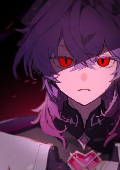 1boy commentary crossed_bangs expressionless gem genshin_impact gradient_background hair_between_eyes heart-shaped_gem highres kuunog looking_at_viewer male_focus mini_durin_(genshin_impact) mini_durin_(human)_(genshin_impact) parted_lips purple_hair red_eyes simple_background solo upper_body