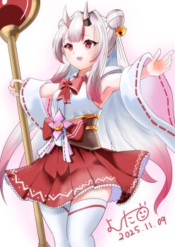 1girl armpits bare_shoulders bell commentary_request detached_sleeves double_bun hair_between_horns hair_bun hair_ornament hakama highres holding holding_staff hololive horn_ornament horns japanese_clothes long_hair multicolored_hair nakiri_ayame nontraditional_miko oni open_mouth orbitmp red_eyes red_hair red_hakama simple_background skin-covered_horns staff thighhighs virtual_youtuber white_hair white_thighhighs wide_sleeves