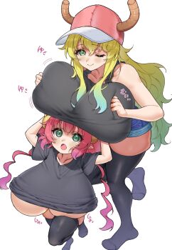 2girls absurdres alternate_eye_color bare_shoulders baseball_cap black_shirt black_tank_top black_thighhighs blonde_hair blush breasts closed_mouth clothes_lift collarbone curled_horns dragon_horns gradient_hair green_eyes grey_hair hat highres horns huge_breasts ilulu_(maidragon) kobayashi-san_chi_no_maidragon looking_at_viewer lucoa_(maidragon) mik4_xx multicolored_hair multiple_girls one_eye_closed oppai_loli pink_hair pointy_ears shirt shirt_lift simple_background size_difference slit_pupils smile tank_top thighhighs twintails two-tone_hair underboob white_background