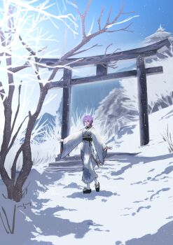 1girl absurdres blue_sky breasts chainsaw_man commentary_request full_body hair_between_eyes hair_bun highres japanese_clothes kimono medium_breasts medium_hair moti1250 outdoors outstretched_arms parted_lips platform_sandals purple_hair reze_(chainsaw_man) sandals sky smile snow socks solo torii updo white_kimono white_socks wide_sleeves winter