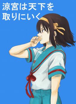 Rule 34 | 1girl, blue background, blue sailor collar, blue skirt, breasts, brown eyes, brown hair, commentary request, hair ribbon, hairband, hand up, highres, kita high school uniform, medium hair, mito (mitotank), red ribbon, ribbon, sailor collar, school uniform, serafuku, shirt, short sleeves, simple background, skirt, summer uniform, suzumiya haruhi, suzumiya haruhi no yuuutsu, translation request, white shirt, yellow hairband, yellow ribbon