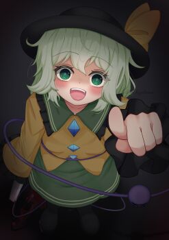 1girl :d absurdres arm_at_side black_boots black_hat blood blood_splatter bloody_knife blush boots bow buttons dark dark_background diamond_button eyelashes foreshortening frilled_shirt_collar frilled_sleeves frills full_body green_eyes green_hair green_skirt hat hat_bow highres holding holding_knife index_finger_raised knife komeiji_koishi long_sleeves looking_at_viewer lower_teeth_only medium_hair open_mouth pointing pointing_at_viewer shirt simple_background skirt smile solo soo_kazahana standing sun_hat teeth touhou vignetting wide-eyed wide_sleeves yandere yellow_bow yellow_shirt