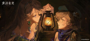 2girls armor beryl_bouanich black_cloak black_hat blonde_hair blue_eyes blue_gemstone blue_neckerchief brume_(reverse:1999) cloak closed_mouth copyright_name copyright_notice crescent crescent_earrings dark_background earrings eye_contact face-to-face floating_earrings flower freckles from_side gem hair_flower hair_ornament hairband hand_up hat highres holding holding_lantern jewelry lantern logo looking_at_another multiple_girls neckerchief necklace newsboy_cap official_art official_wallpaper open_mouth profile reverse:1999 shoulder_armor smile sweat upper_body white_flower yellow_eyes