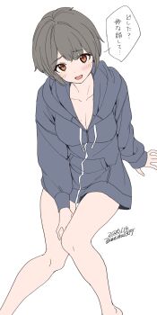 Rule 34 | 1girl, absurdres, blue jacket, blush, breasts, brown eyes, cleavage, commentary request, grey hair, highres, hood, hood down, hooded jacket, jacket, long sleeves, looking at viewer, medium breasts, mole, mole on breast, open mouth, original, short hair, simple background, smile, solo, speech bubble, translation request, unasaka ryou, white background