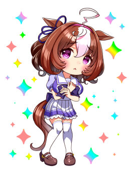 1girl ahoge animal_ears blush bow bowtie breasts brown_hair chibi chibi_only commentary_request double-parted_bangs ear_ribbon full_body hair_between_eyes hairband highres horse_ears horse_girl horse_tail large_breasts looking_at_viewer meisho_doto_(umamusume) multicolored_hair parted_lips pink_hairband pleated_skirt puffy_short_sleeves puffy_sleeves purple_bow purple_bowtie purple_eyes purple_shirt sailor_collar sailor_shirt school_uniform shirt shoes short_hair short_sleeves skirt solo sugimotty_nova tail thighhighs tracen_school_uniform two-tone_hair umamusume white_hair white_sailor_collar white_skirt white_thighhighs zettai_ryouiki