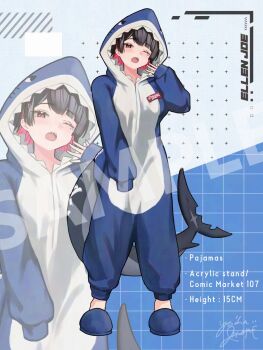 1girl alternate_costume animal_costume artist_name black_hair blue_background blue_pajamas blue_slippers blush character_name checkered_background colored_inner_hair ellen_joe english_text fins fish_tail full_body hand_up highres hood hood_up janome_yuiwa mole mole_under_eye multicolored_hair one_eye_closed open_mouth pajamas red_eyes scar scar_on_tail shark_costume shark_girl shark_tail sharp_teeth short_hair signature slippers solo tail teeth two-tone_background upper_teeth_only white_background zenless_zone_zero zoom_layer