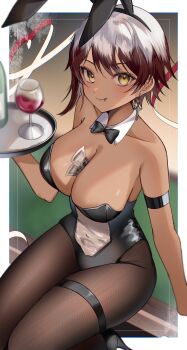 1girl absurdres alcohol animal_ear_hairband animal_ears arm_strap banknote bare_shoulders between_breasts black_bow black_bowtie black_leotard black_shoes bottle bow bowtie breasts brown_hair cleavage closed_mouth collar cup detached_collar drinking_glass earrings face_piercing fake_animal_ears hairband high_heels highres holding holding_tray indie_virtual_youtuber jewelry leotard lip_piercing money multicolored_hair piercing rabbit_ear_hairband rabbit_ears red_wine savii_(vtuber) second-party_source shoes short_hair smile solo strapless strapless_leotard tanaka_(tps9g) thigh_strap tray two-tone_hair virtual_youtuber white_collar white_hair wine wine_bottle wine_glass yellow_eyes