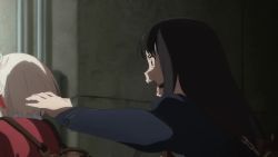 animated anime_screenshot black_hair blonde_hair gun hair_ribbon headset inoue_takina lycoris_recoil nishikigi_chisato purple_eyes red_eyes ribbon sound subtitled video weapon