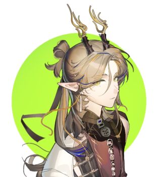 1boy arknights brown_hair closed_mouth dragon_boy dragon_horns earrings eastern_dragon_horns green_background hair_between_eyes horns jewelry ji_(arknights) long_hair looking_at_viewer male_focus mole mole_under_eye multicolored_hair pointy_ears qingshan_gong_wo solo streaked_hair upper_body yellow_eyes