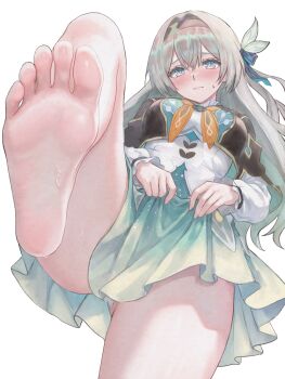 1girl barefoot black_hairband black_jacket breasts commentary_request feet firefly_(honkai:_star_rail) foot_focus green_skirt grey_hair hairband honkai:_star_rail honkai_(series) jacket long_hair miyashirokiyu purple_eyes shirt simple_background skirt solo standing standing_on_one_leg white_background white_shirt