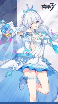 1girl bare_shoulders blue_eyes blue_hair breasts cleavage dress gradient_hair hair_between_eyes high_heels highres honkai_(series) honkai_impact_3rd kiana_kaslana kiana_kaslana_(ba-dum!_fiery_wishing_star) kiana_kaslana_(wintery_wishes) large_breasts looking_at_viewer multicolored_hair official_alternate_costume official_art smile socks solo standing standing_on_one_leg tiara two-tone_hair white_dress white_hair