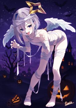 1girl ;p absurdres amane_kanata asymmetrical_hair bandages barefoot bent_over blue_hair bob_cut claw_pose colored_inner_hair commentary_request curio_(curiofinity) feathered_wings female_focus flat_chest full_body grey_hair hair_over_one_eye halo highres hololive jack-o&#039;-lantern looking_at_viewer mini_wings multicolored_hair mummy_costume naked_bandage night night_sky one_eye_closed pink_hair purple_eyes short_hair single_hair_intake sky solo star_halo streaked_hair tilted_halo tongue tongue_out virtual_youtuber white_wings wings
