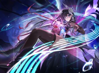 1girl absurdres black_boots black_hair blue_eyes boots chowol commentary earrings hair_ornament highres holding holding_sword holding_weapon honkai:_star_rail honkai_(series) hysilens_(honkai:_star_rail) jewelry long_hair looking_at_viewer multicolored_hair necklace pearl_earrings pearl_necklace shell shell_hair_ornament solo sword symbol-only_commentary thighhighs weapon zettai_ryouiki