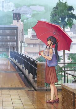 1girl bag black_hair blue_bag bow building city clothing_cutout from_side green_eyes hair_bow hattori_mitsuru highres holding holding_umbrella kinme_wakana kirei_ni_shitemoraemasuka open_mouth outdoors palm_tree pleated_skirt power_lines profile railing rain red_bow red_shoes red_skirt red_umbrella shoes shoulder_cutout sidelocks skirt solo tree umbrella