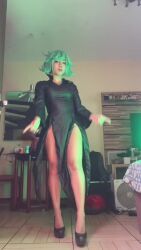 1girl animated ass audible_music bare_legs brazil brazilian_(nationality) breasts cosplay female_focus green_eyes green_hair indoors looking_at_viewer lowres medium_breasts nerokosplayer no_panties one-punch_man photo_(medium) real_life short_hair solo sound tagme tatsumaki video