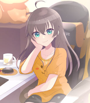 1girl absurdres ahoge alternate_costume black_shorts blue_eyes brown_hair chair closed_mouth commentary_request computer_mouse gaming_chair head_rest highres hololive long_hair looking_at_viewer natsuiro_matsuri orange_shirt sake-meron shirt shorts smile solo swivel_chair virtual_youtuber