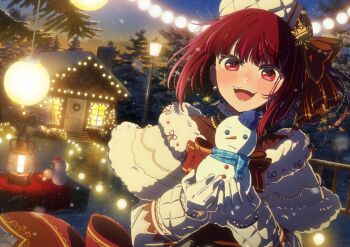 1girl absurdres anime_coloring arima_kana beret blush bob_cut bow bowtie brown_sweater cabin christmas christmas_lights commentary earrings english_commentary gloves hair_ribbon hat highres hirayama_kanna holding holding_snowman inverted_bob jewelry lamppost long_sleeves looking_at_viewer medium_hair merry_christmas official_art open_mouth oshi_no_ko outdoors red_bow red_bowtie red_eyes red_hair ribbon santa_hat snow snowman solo sweater teeth upper_body upper_teeth_only white_gloves white_hat