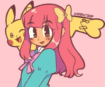 1boy ash_ketchum ashley_(pokemon_bw098) blush bow crossdressing crossdressing_(mtf) dark-skinned_male dark_skin gen_1_pokemon grey_eyes highres long_hair long_sleeves looking_at_viewer nintendo open_mouth pikachu pink_background pink_bow pink_hair pokemon pokemon_(anime) pokemon_(creature) pokemon_bw_(anime) simple_background sofo_soup solo