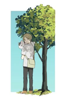 Rule 34 | 1boy, animal, bag, black pants, brown eyes, brown hair, cat, closed mouth, commentary request, facial mark, full body, grass, hanami (mimi 01281218), highres, holding, holding animal, holding cat, looking back, male focus, multicolored cat, natsume takashi, natsume yuujinchou, nyanko-sensei, outdoors, pants, shoes, shoulder bag, smile, standing, tree