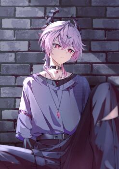 1boy belt black_choker black_pants choker closed_mouth commentary dragon_horns genshin_impact grey_shirt hair_between_eyes highres horns jewelry long_hair male_focus mini_durin_(genshin_impact) mini_durin_(human)_(genshin_impact) namimenou necklace pants pink_hair red_eyes shirt solo symbol-only_commentary