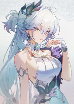 1girl absurdres ahoge armlet artist_name blue_eyes bracelet breasts bright_pupils commentary earrings english_commentary fur_trim highres honkai:_star_rail honkai_(series) jewelry long_hair low-tied_long_hair medium_breasts nail_polish necklace peacock_feathers_hair_ornament sideboob single_earring sleeveless tassel very_long_hair white_hair yanjem yao_guang_(honkai:_star_rail)