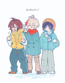 >_< ^_^ absurdres alternate_costume black_hair blue_coat blue_jacket blue_scarf boots closed_eyes closed_mouth coat commentary_request genshin_impact grey_hair hair_between_eyes hand_in_pocket hat highres jacket kaedehara_kazuha long_sleeves mochimiya_(coyo) multicolored_hair multiple_boys open_mouth pants ponytail purple_eyes purple_hair red_hair red_scarf scaramouche_(genshin_impact) scarf shikanoin_heizou simple_background snowball standing streaked_hair translation_request white_background winter_clothes