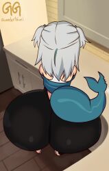 1girl animated artist_name ass ass_focus ass_shake bare_shoulders bent_over black_pants blue_shirt counter fins fish_tail from_behind gawr_gura greatestgori highres hololive hololive_english holomyth huge_ass jiggle kitchen kyojiri_loli loli long_hair off_shoulder pants shark_girl shark_tail shirt shoes solo tagme tail tight_clothes tight_pants video virtual_youtuber white_hair yoga_pants