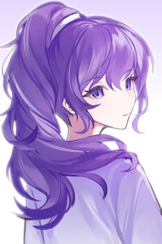 1girl absurdres asahina_mafuyu closed_mouth commentary from_behind gradient_background hair_between_eyes high_ponytail highres long_hair looking_at_viewer looking_back ponytail project_sekai purple_background purple_eyes purple_hair purple_shirt purple_theme shirt sidelocks simple_background smile solo symbol-only_commentary turning_head upper_body white_background zhao_yifei