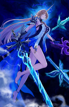 1girl absurdres ahong bare_legs bare_shoulders barefoot black_collar blonde_hair blue_eyes blue_hair breasts closed_mouth collar colored_inner_hair commentary crown_of_thorns earrings fleurdelys_(wuthering_waves) floating floating_earrings floating_object floating_sword floating_weapon full_body highres holding holding_sword holding_weapon horns jewelry large_breasts legs long_hair long_horns multicolored_hair multiple_swords pointy_ears single_horn solo sword tabard very_long_hair weapon white_tabard wuthering_waves yellow_horns