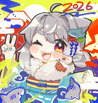 1girl 2026 ;3 ;d ahoge blue_nails blush_stickers commentary_request double-parted_bangs fur_collar green_kimono grey_hair hair_intakes hair_ornament hand_up highres japanese_clothes kimono long_sleeves looking_at_viewer nail_polish new_year obi one_eye_closed open_mouth original red_eyes same_anko sash shark_hair_ornament sharp_teeth short_hair signature smile solo teeth thick_eyebrows upper_body v wide_sleeves yellow_sash