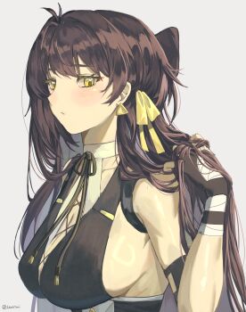 1girl absurdres bandaged_hand bandages bare_shoulders black_hair blush breasts closed_mouth commentary earrings english_commentary female_rover_(wuthering_waves) grey_background hair_ribbon hair_undone hand_up highres jewelry large_breasts levvimi long_hair ribbon rover_(wuthering_waves) sideboob simple_background solo triangle_earrings twitter_username upper_body wuthering_waves yellow_eyes yellow_ribbon