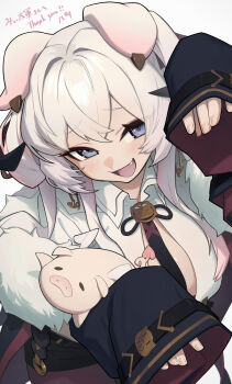 1girl animal_ears black_coat black_necktie blue_eyes breasts coat collared_shirt commission double-parted_bangs fang fur-trimmed_coat fur_trim hata4564 highres huge_breasts long_hair long_sleeves looking_at_viewer multicolored_hair necktie off_shoulder open_mouth original partially_unbuttoned pig_ears pink_hair shirt simple_background skeb_commission sleeves_past_fingers sleeves_past_wrists smile smug solo streaked_hair white_background white_hair white_shirt